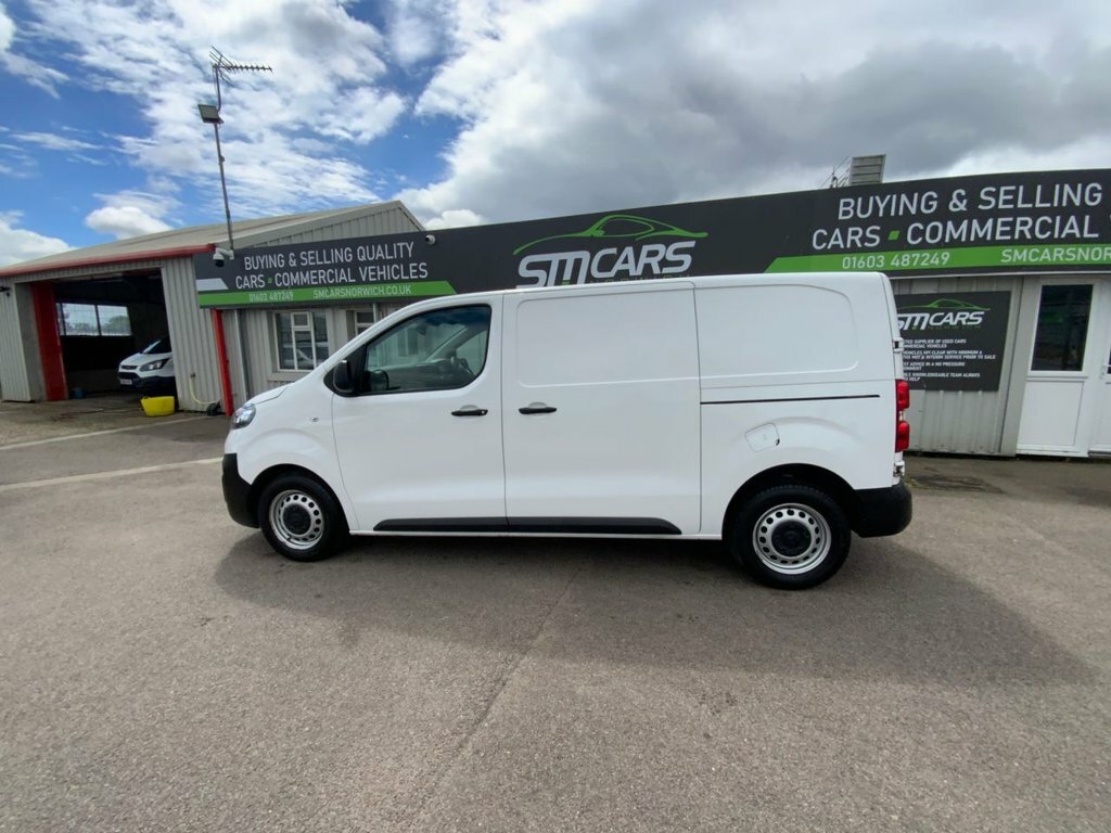 Vauxhall Vivaro 1.5L Dynamic 6Dr DV22AVE White #5