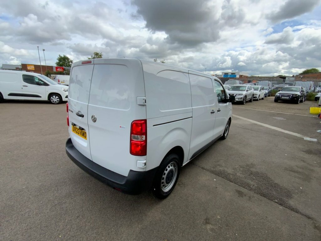 Vauxhall Vivaro 1.5L Prime 6Dr DV23KWO White #3