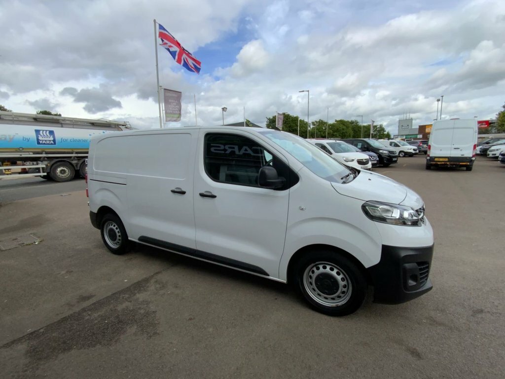 Vauxhall Vivaro 1.5L Prime 6Dr DV23KWO White #5