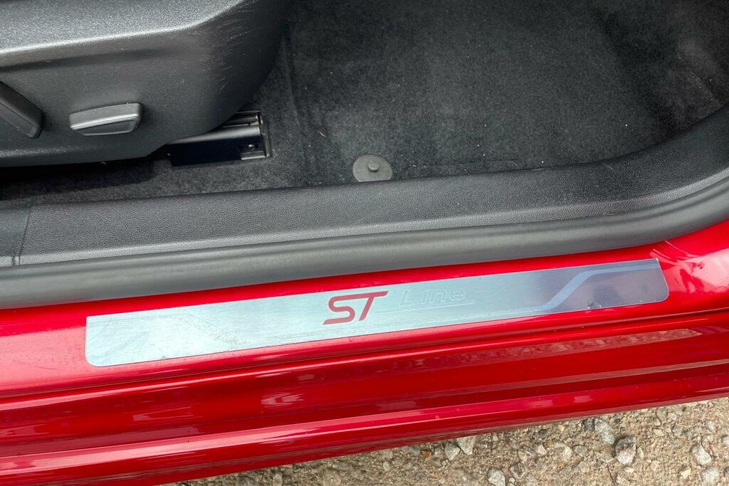 Ford Focus 1.0 Ecoboost St-line X Red #28