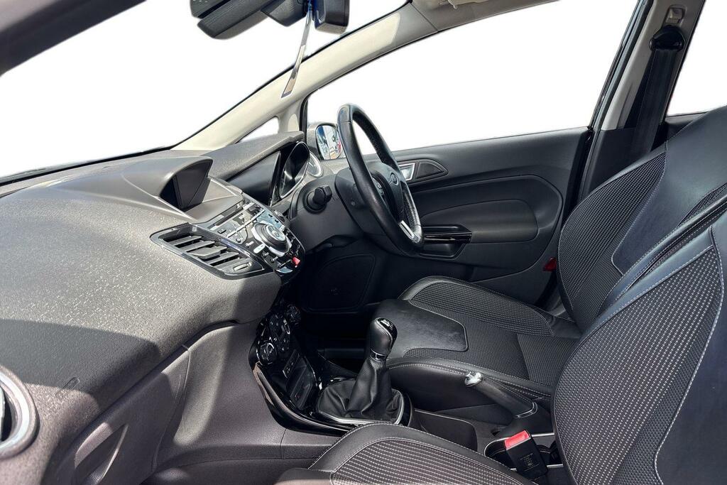 Ford Fiesta Hatchback White #7