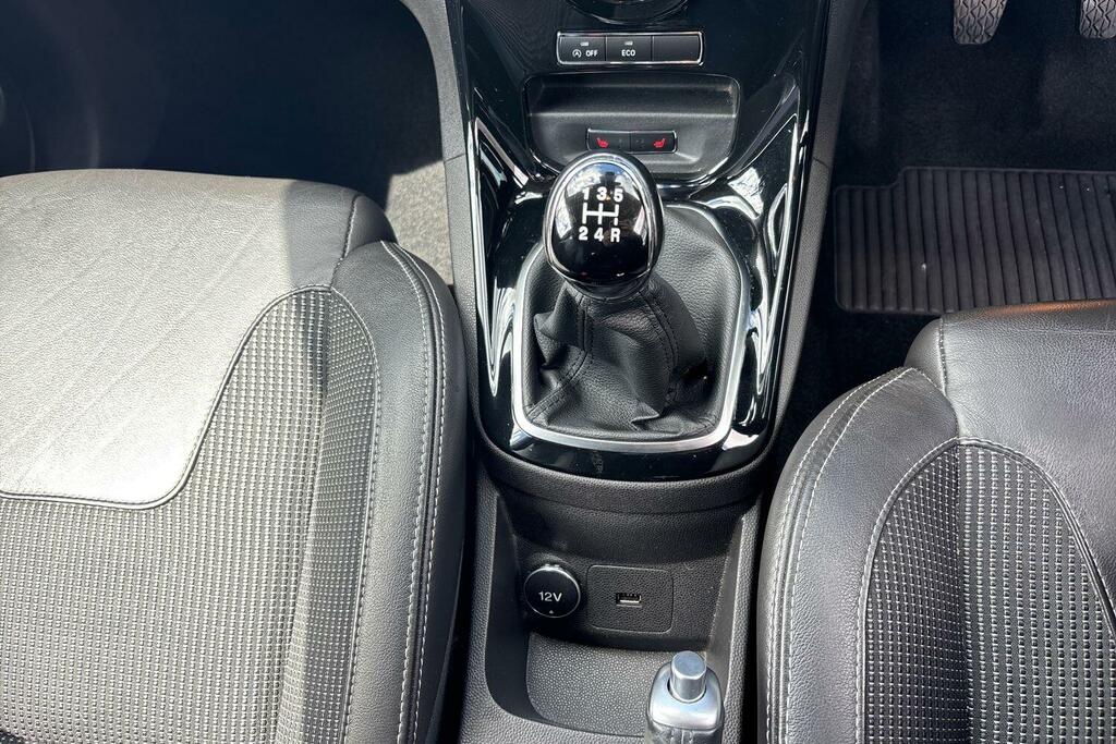 Ford Fiesta Hatchback White #15