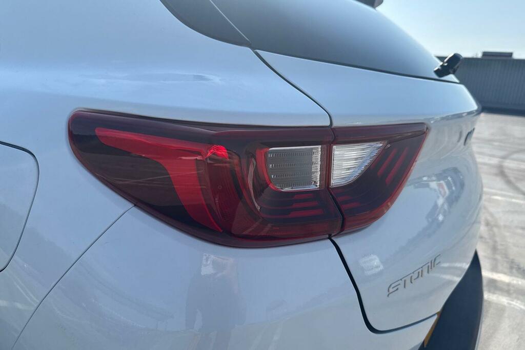 Kia Stonic 1.0T Gdi 98 Gt-line Dct White #23