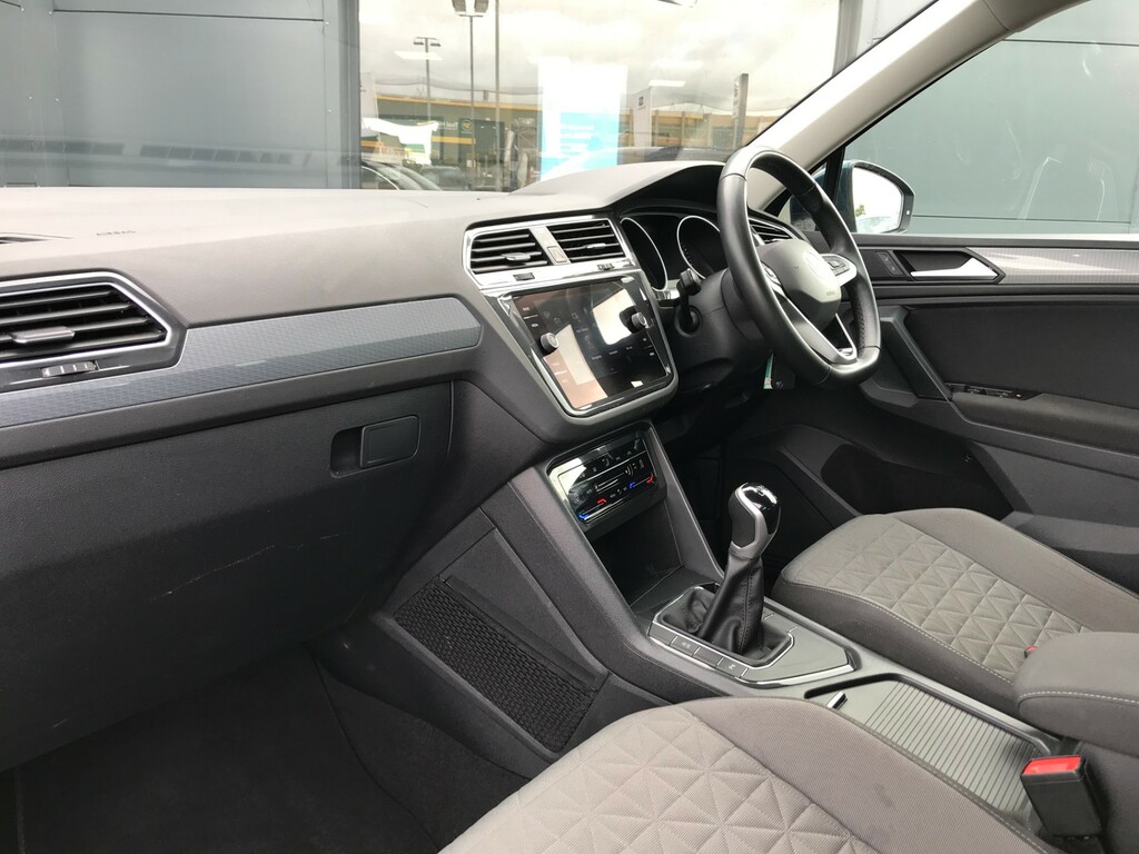 Volkswagen Tiguan 1.5 Tsi Life Suv Euro 6 Ss 1 NV23FZW #2