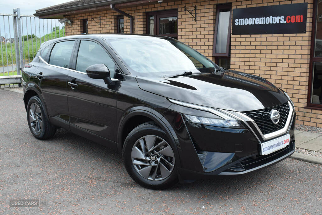 Nissan Qashqai 1.3 Dig-t Mh Acenta Premium BG22WWK Black