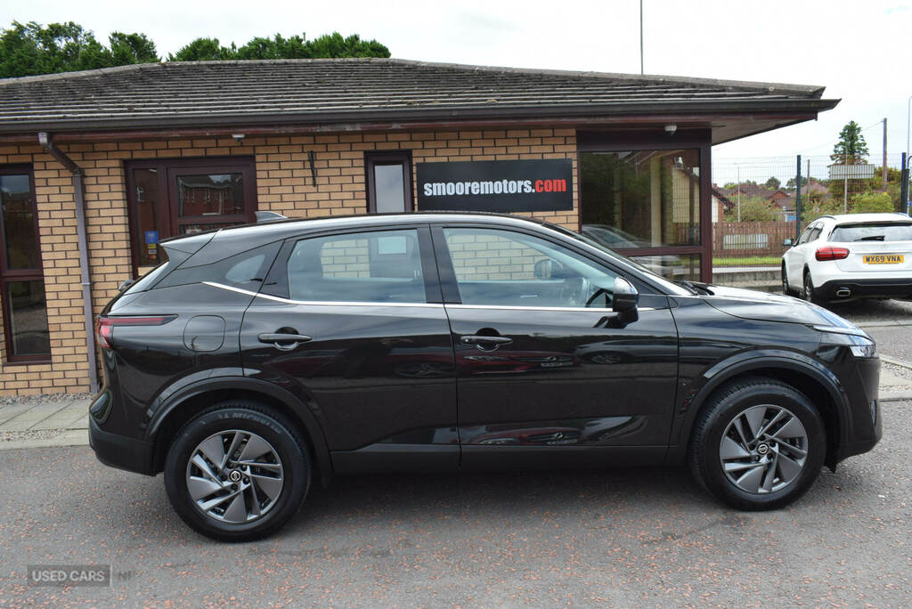 Nissan Qashqai 1.3 Dig-t Mh Acenta Premium BG22WWK Black #2