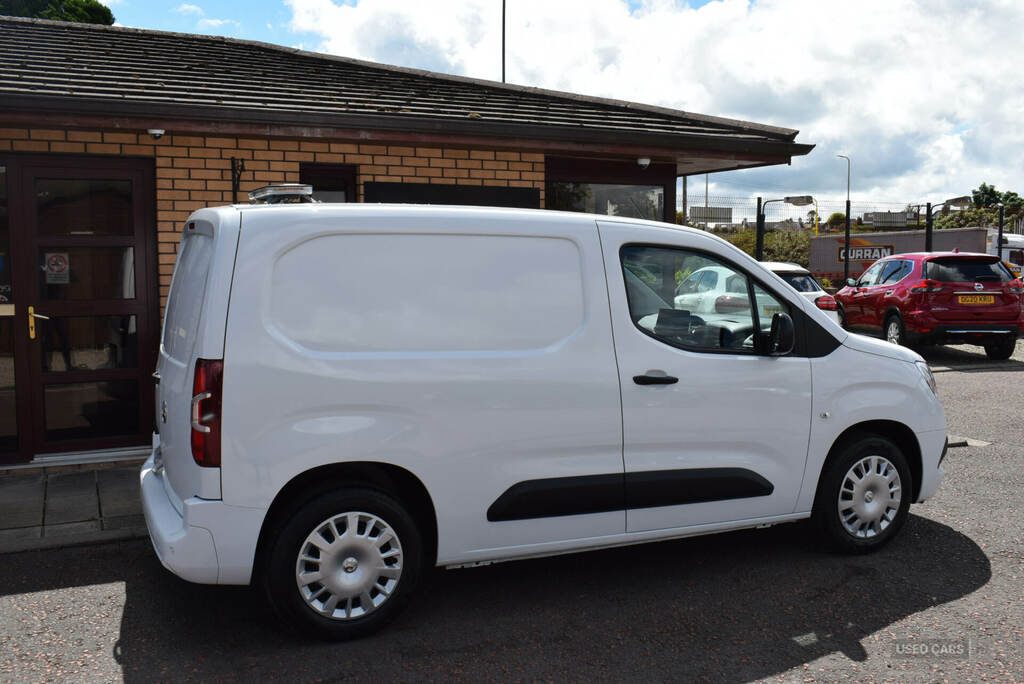 Vauxhall Combo 2000 1.5 Turbo D 100Ps H1 Sportive Van XGZ5993 White #4