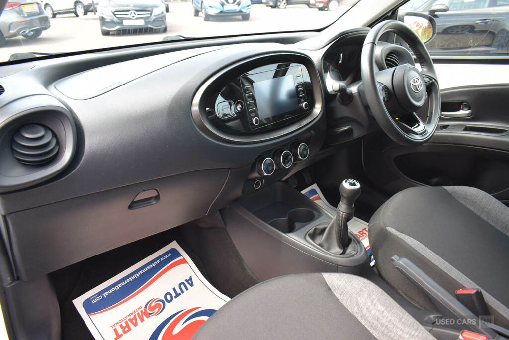 Toyota Aygo X 1.0 Vvt-i Pure White #3