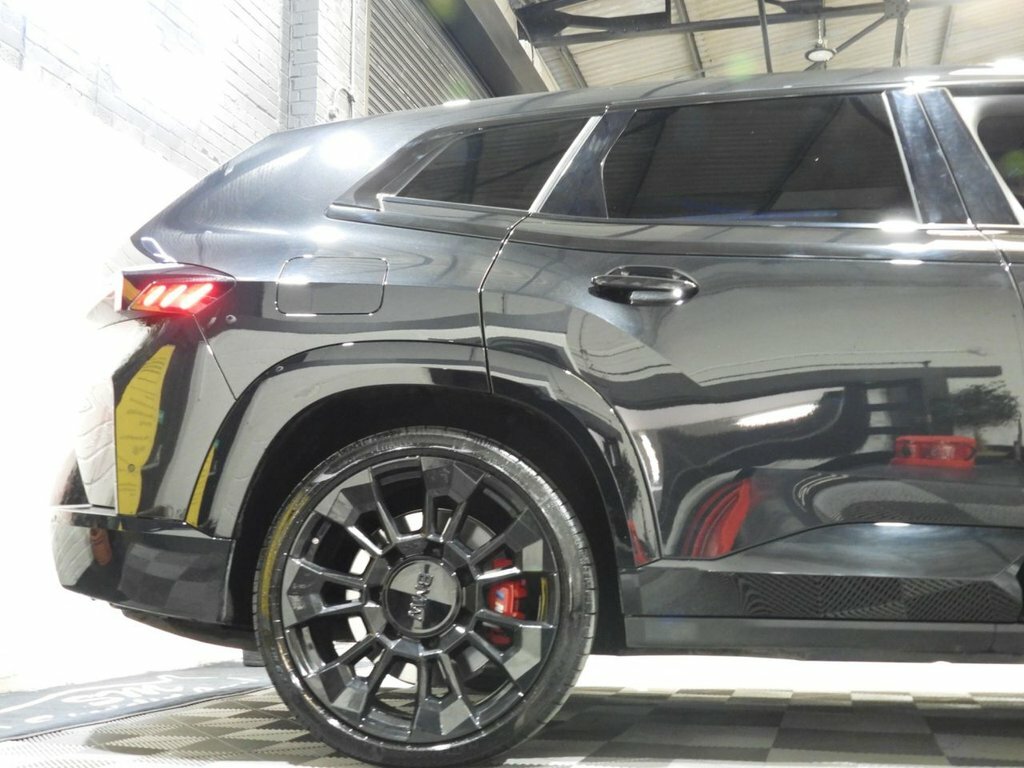 BMW XM 4.4L Null Black #2