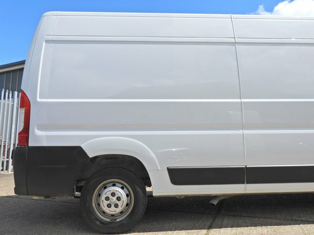 Peugeot Boxer 2.2L Professional Premium White #6
