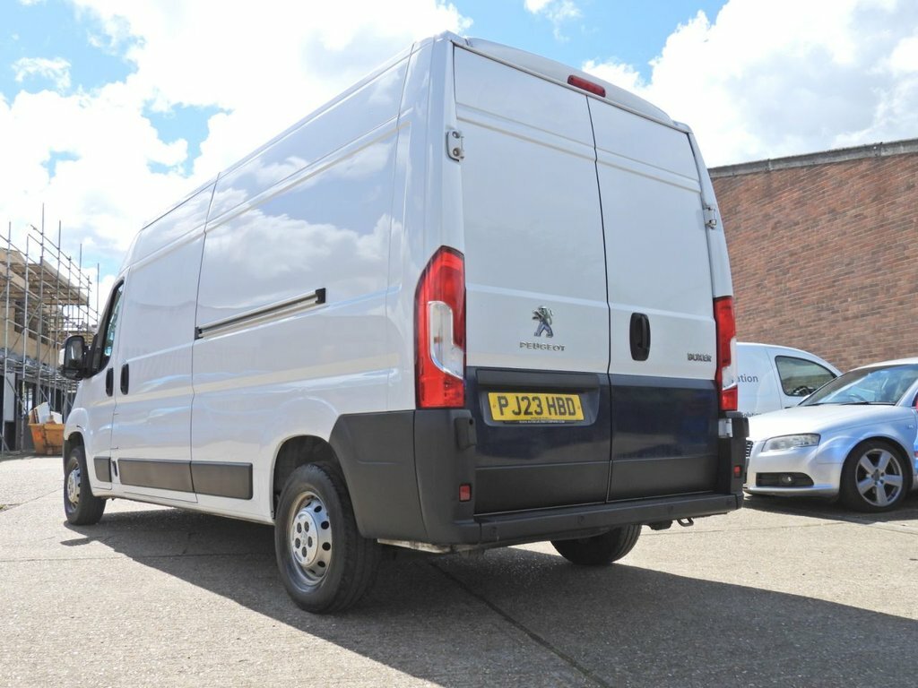 Peugeot Boxer 2.2L Professional Premium White #2