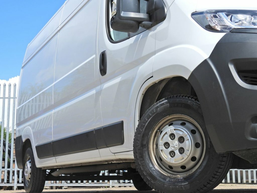 Peugeot Boxer 2.2L Professional Premium White #5