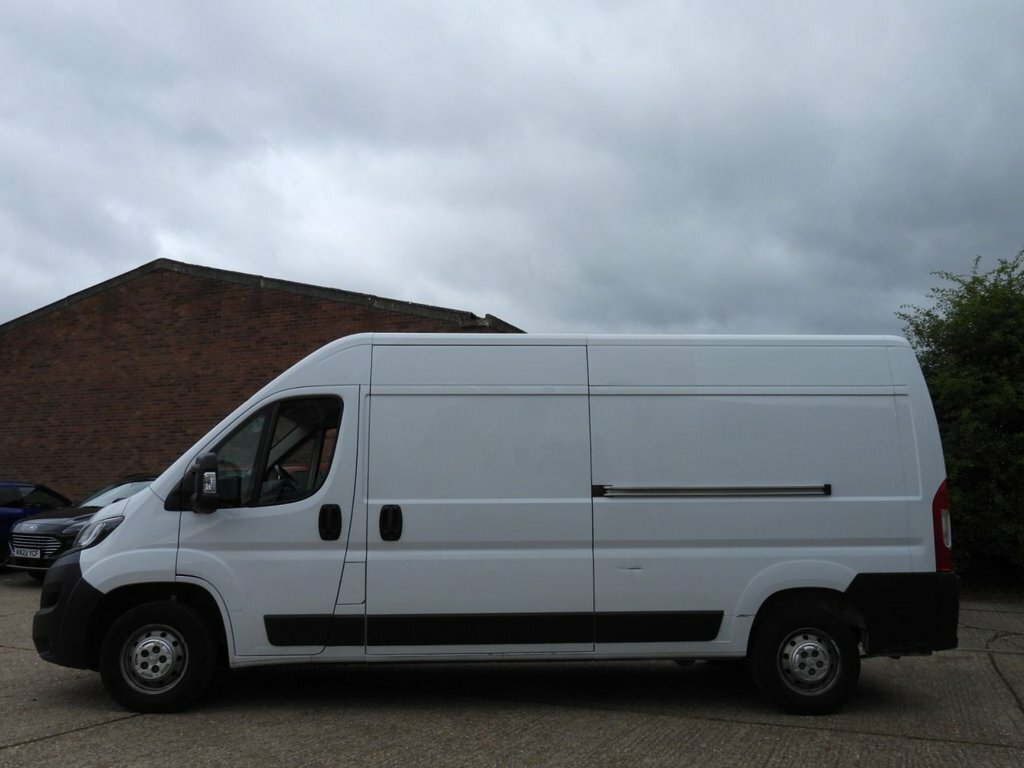 Peugeot Boxer 2.2L Professional Premium White #2