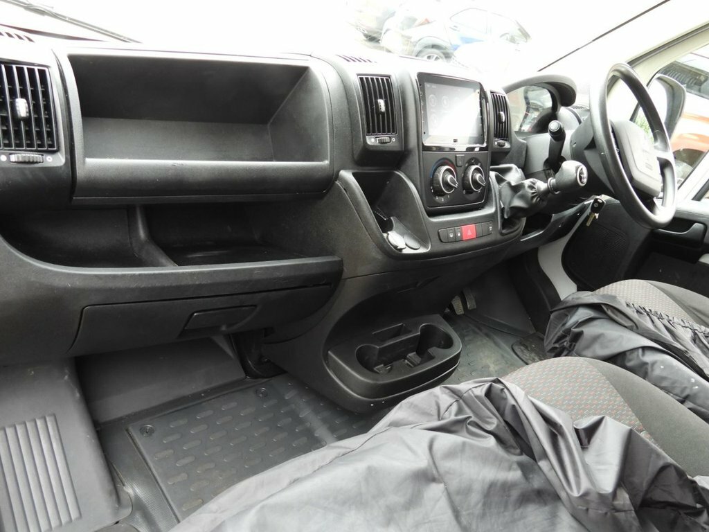Peugeot Boxer 2.2L Professional Premium White #3