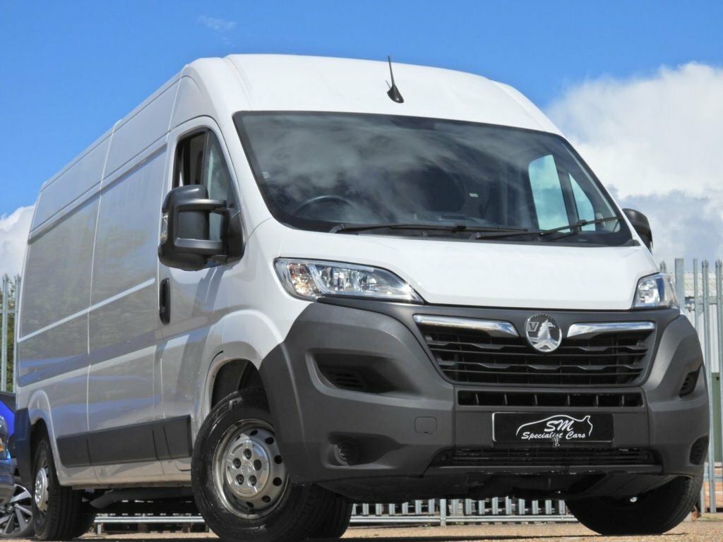 Vauxhall Movano 2.2L Dynamic White