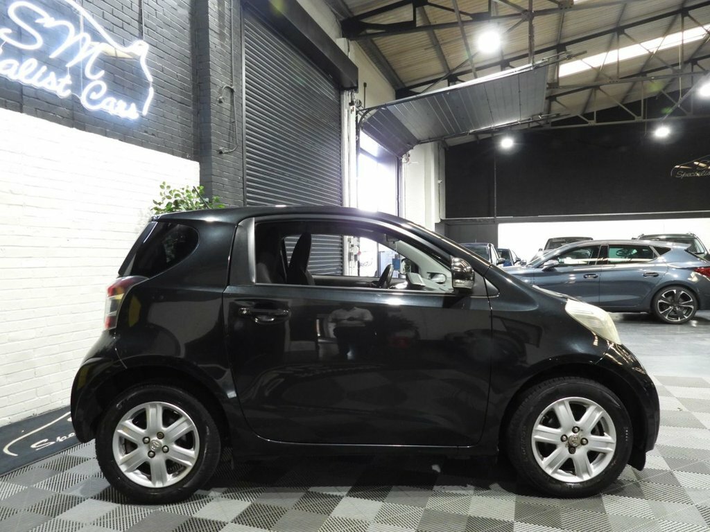 Toyota IQ Hatchback White #8