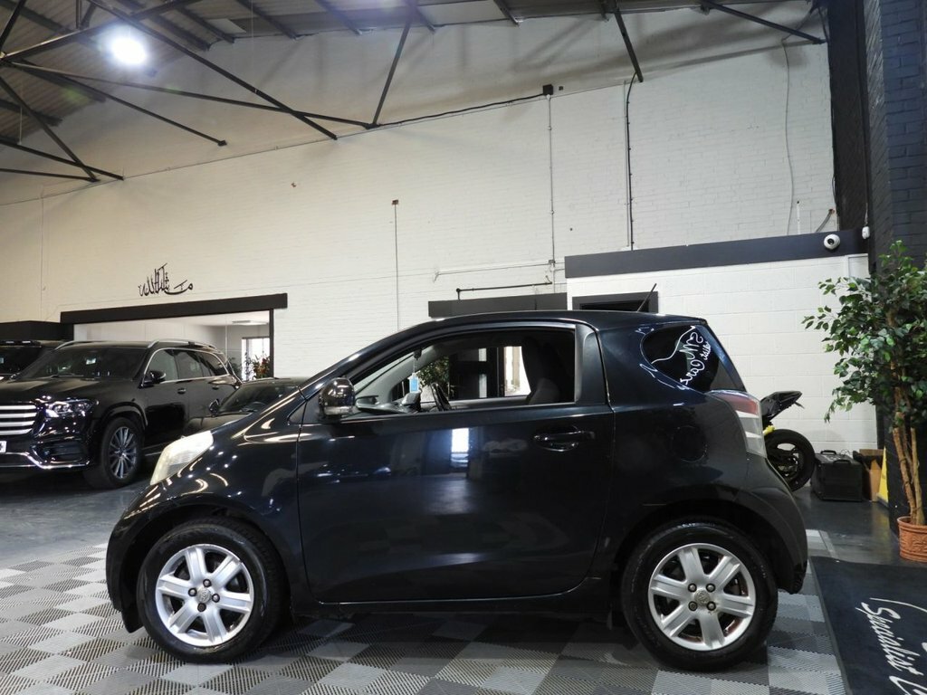 Toyota IQ Hatchback White #7