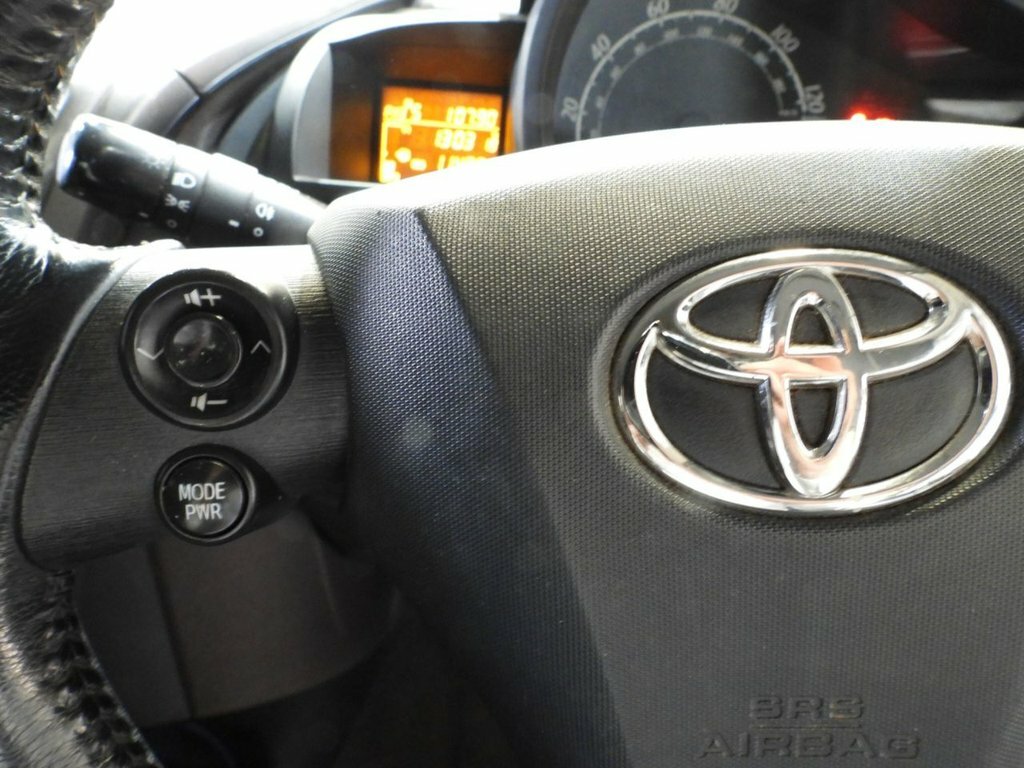 Toyota IQ Hatchback White #16