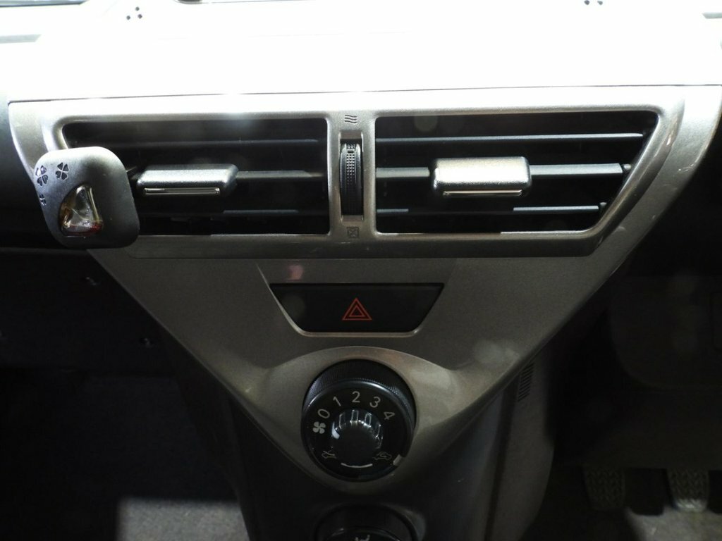 Toyota IQ Hatchback White #18