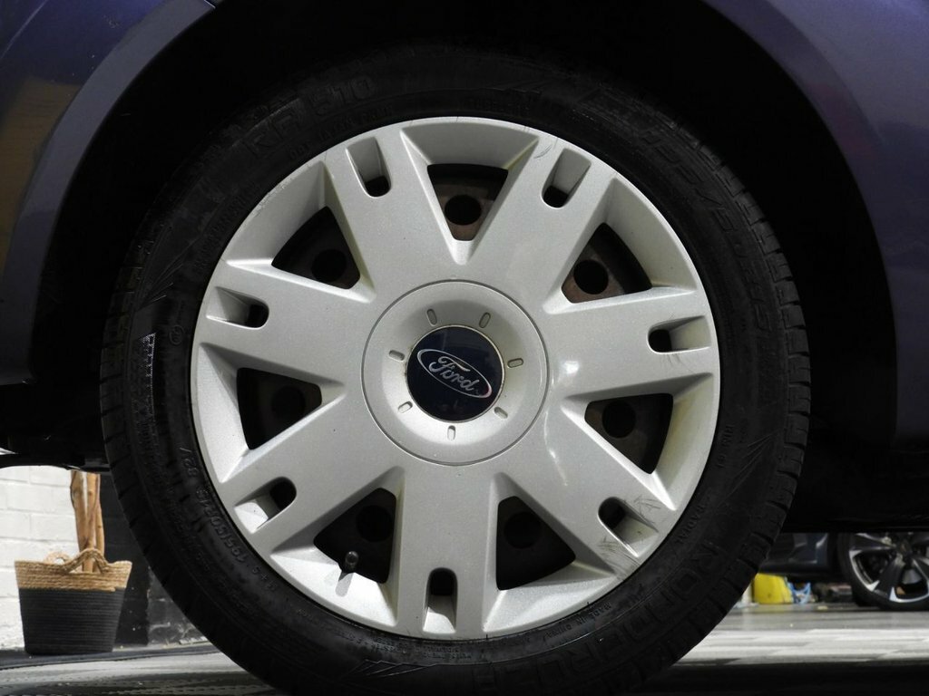 Ford Fiesta 1.25 Style Red #9