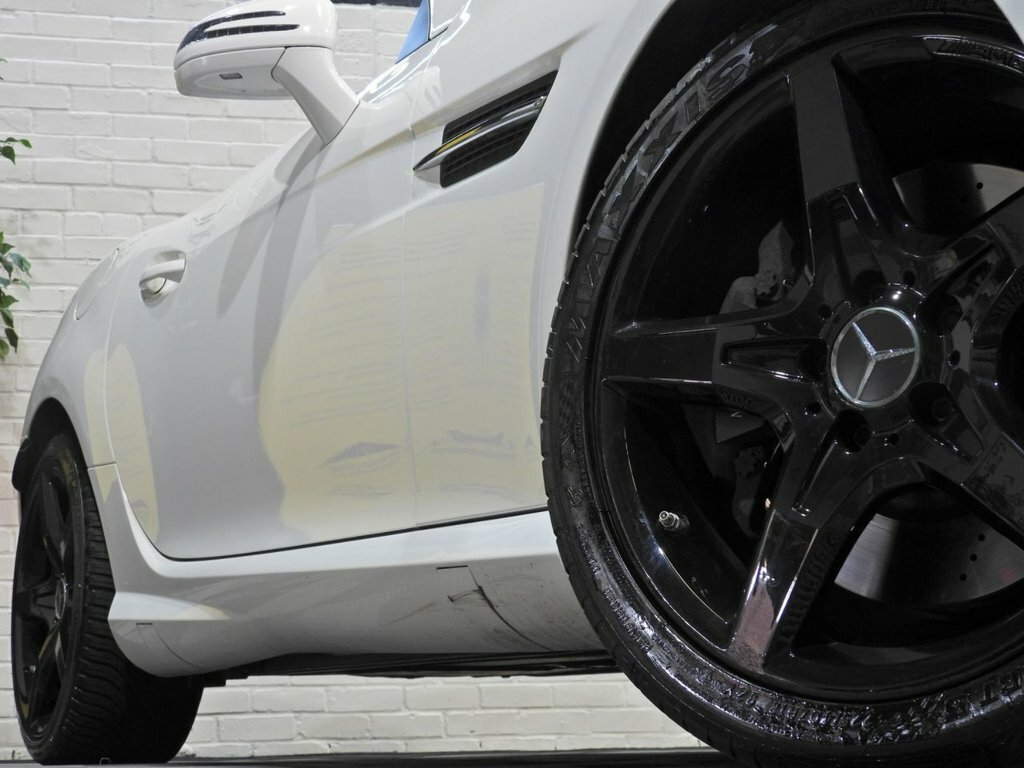 Mercedes-Benz SLK 2.1L Amg Sport White #5