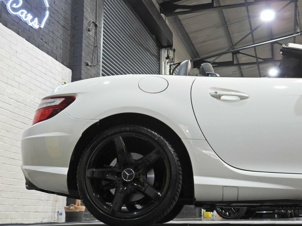 Mercedes-Benz SLK 2.1L Amg Sport White #6