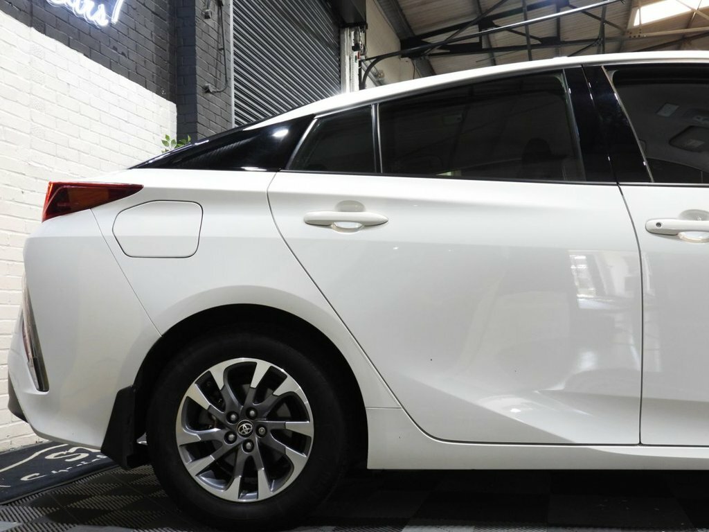Toyota Prius+ 1.8L Business Edition Plus White #6