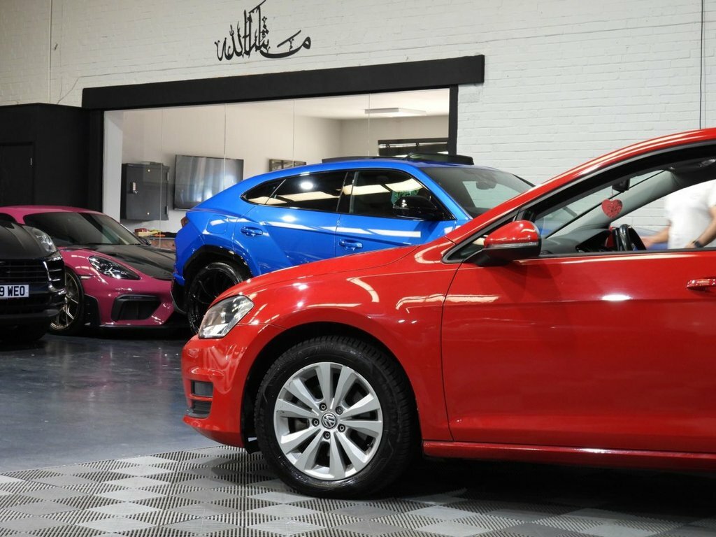 Volkswagen Golf 1.6L Se Red #3