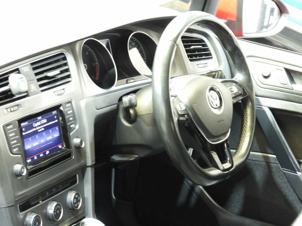 Volkswagen Golf 1.6L Se Red #4