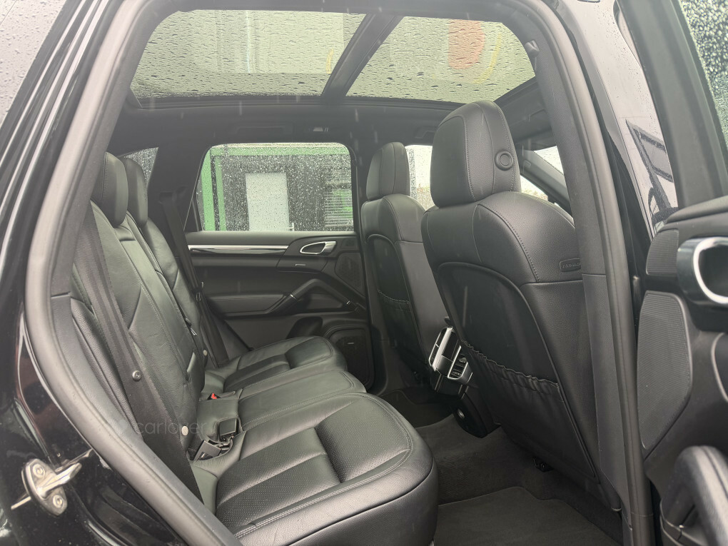 Porsche Cayenne Estate Black #10