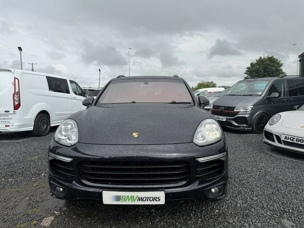 Porsche Cayenne Estate Black #7
