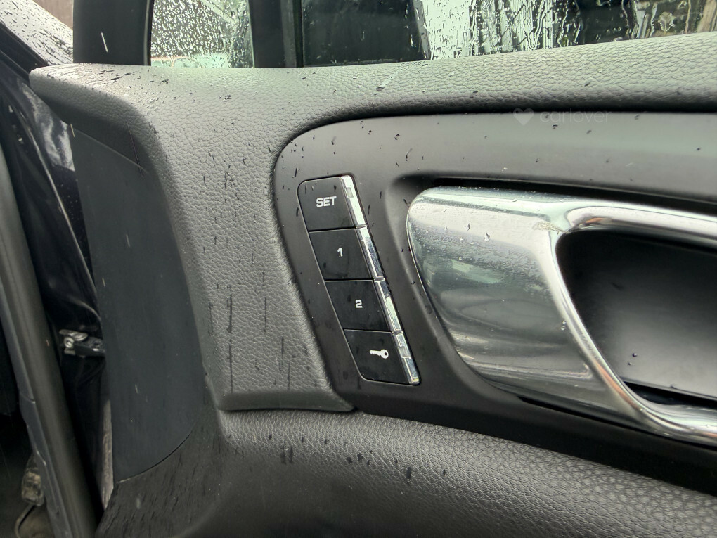 Porsche Cayenne Estate Black #16