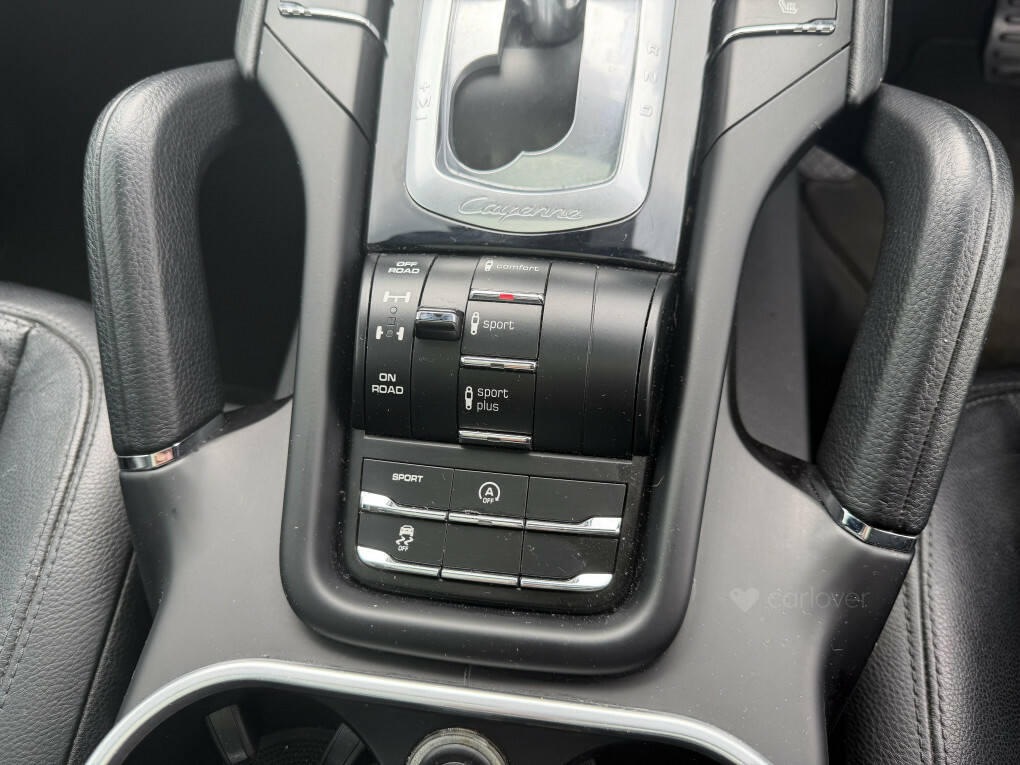 Porsche Cayenne Estate Black #15