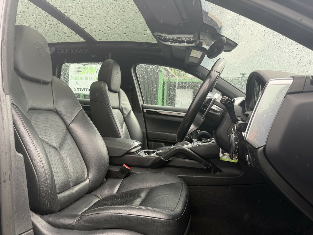 Porsche Cayenne Estate Black #9