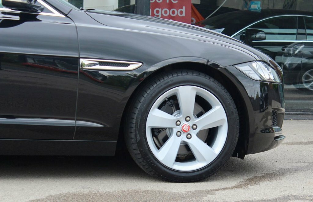 Jaguar XF 2L Prestige Black #4