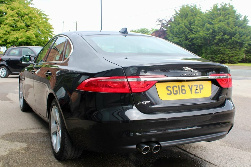 Jaguar XF 2L Prestige Black #5