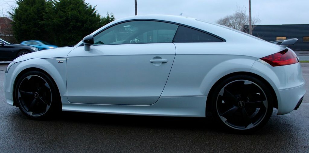 Audi TT 2L Black Edition White #6