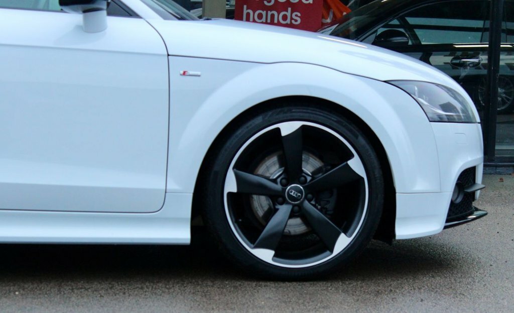 Audi TT 2L Black Edition White #4