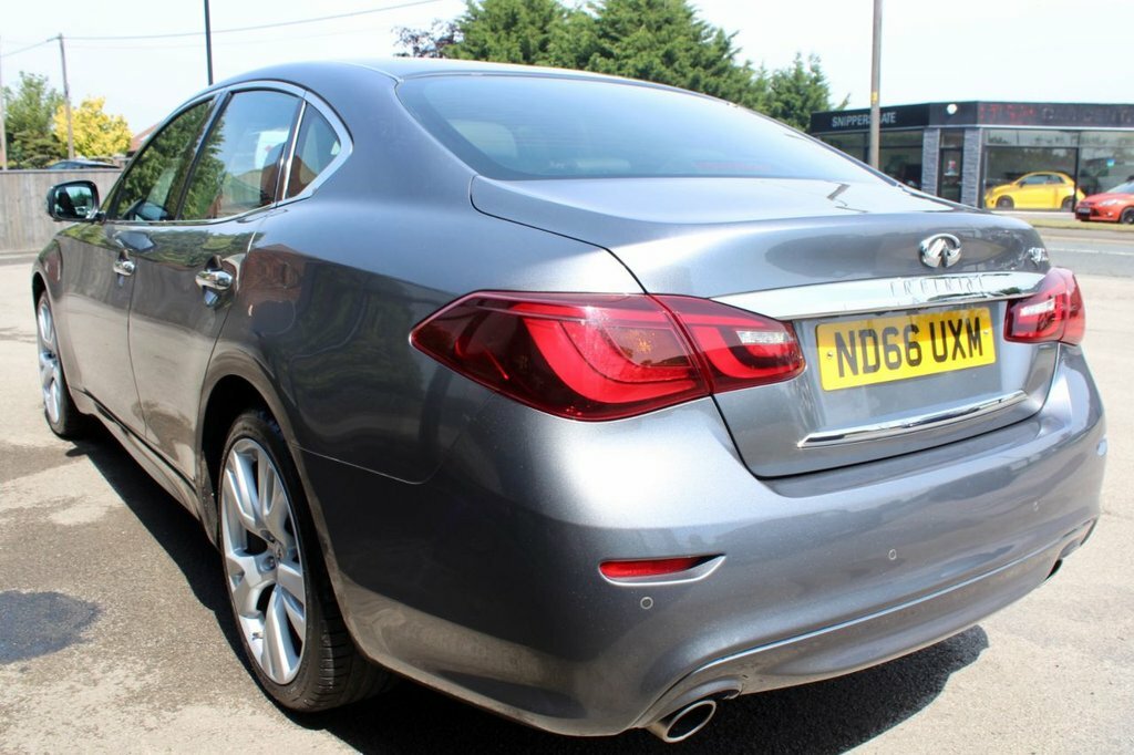Infiniti Q70 Saloon Black #10