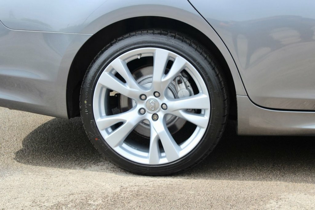 Infiniti Q70 Saloon Black #14