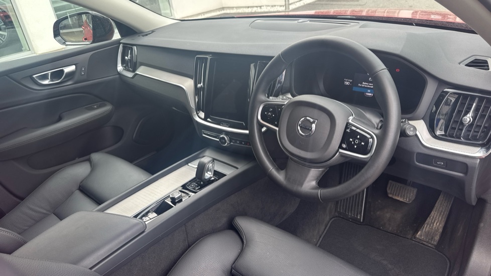 Volvo V60 Plus, B4 Mild Hybrid, Dark RE25FJV Red #4