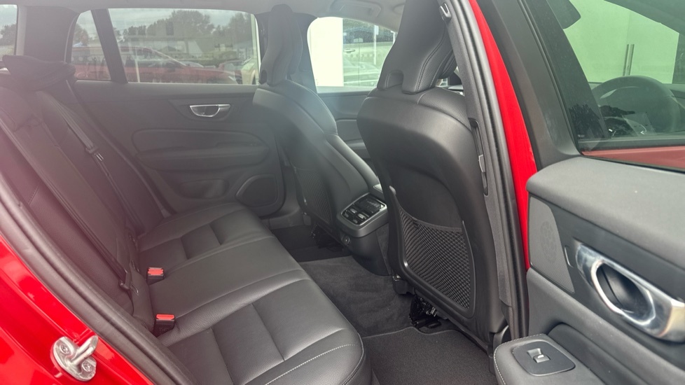 Volvo V60 Plus, B4 Mild Hybrid, Dark RE25FJV Red #6