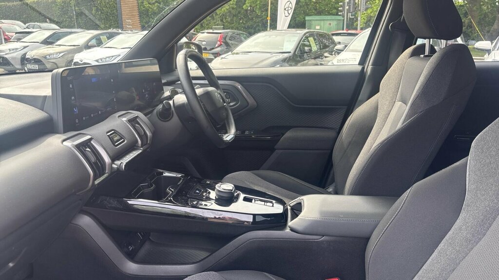 Toyota Urban Cruiser 61Kwh Design HT75DMY Black #5
