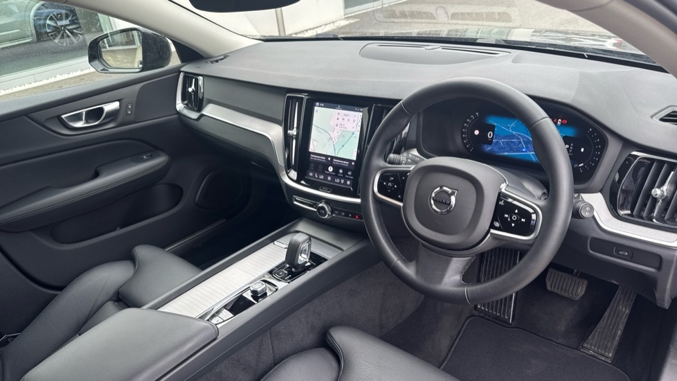 Volvo V60 Plus, B4 Mild Hybrid, Dark RJ25FYO Black #4