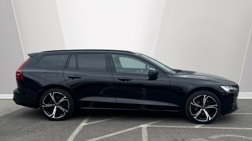Volvo V60 Plus, B4 Mild Hybrid, Dark RJ25FYO Black #3