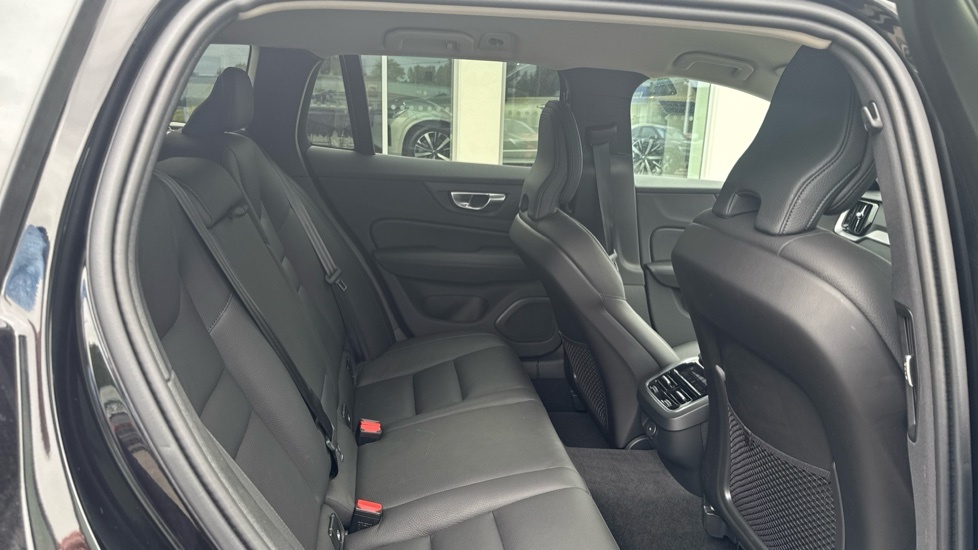 Volvo V60 Plus, B4 Mild Hybrid, Dark RJ25FYO Black #6