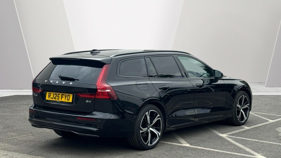 Volvo V60 Plus, B4 Mild Hybrid, Dark RJ25FYO Black #2