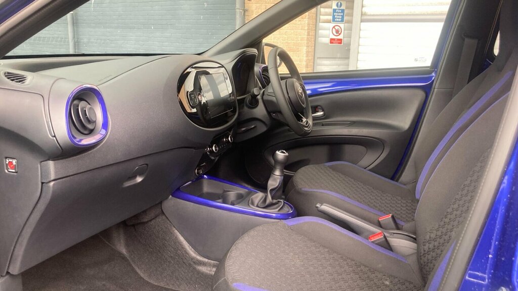 Toyota Aygo X 1.0 Vvt-i Edge Euro 6 Ss HJ75BCZ Blue #6