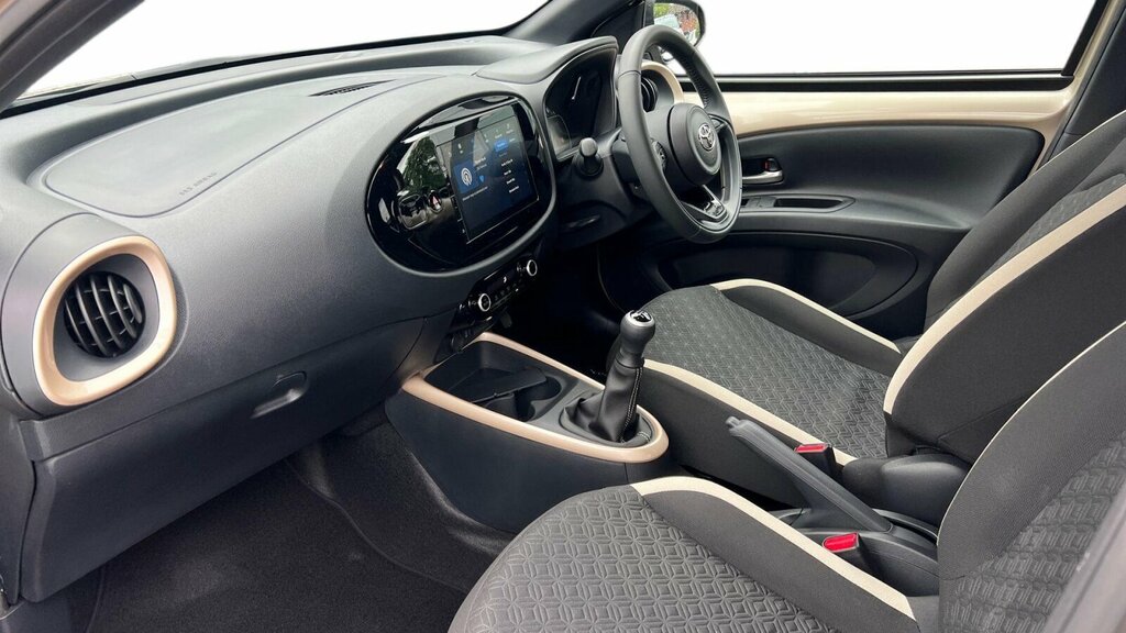 Toyota Aygo X 1.0 Vvt-i Edge Euro 6 Ss WF24UGG Beige #5