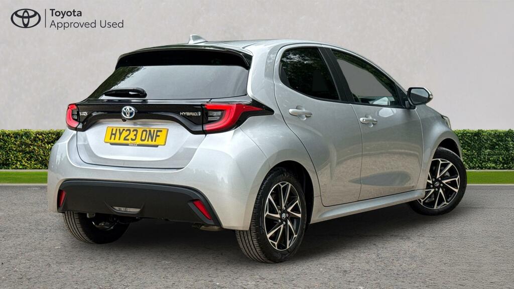 Toyota Yaris 1.5 Vvt-h Design Hatchback Hybrid E-cvt HY23ONF Silver #4